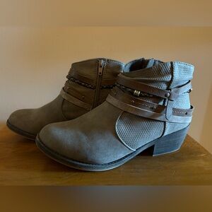 SO Textured Ankle Booties